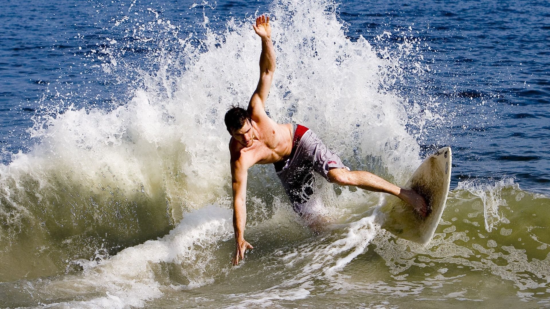 极限引体向上挑战赛 个人纪录与世界纪录轮番被刷新